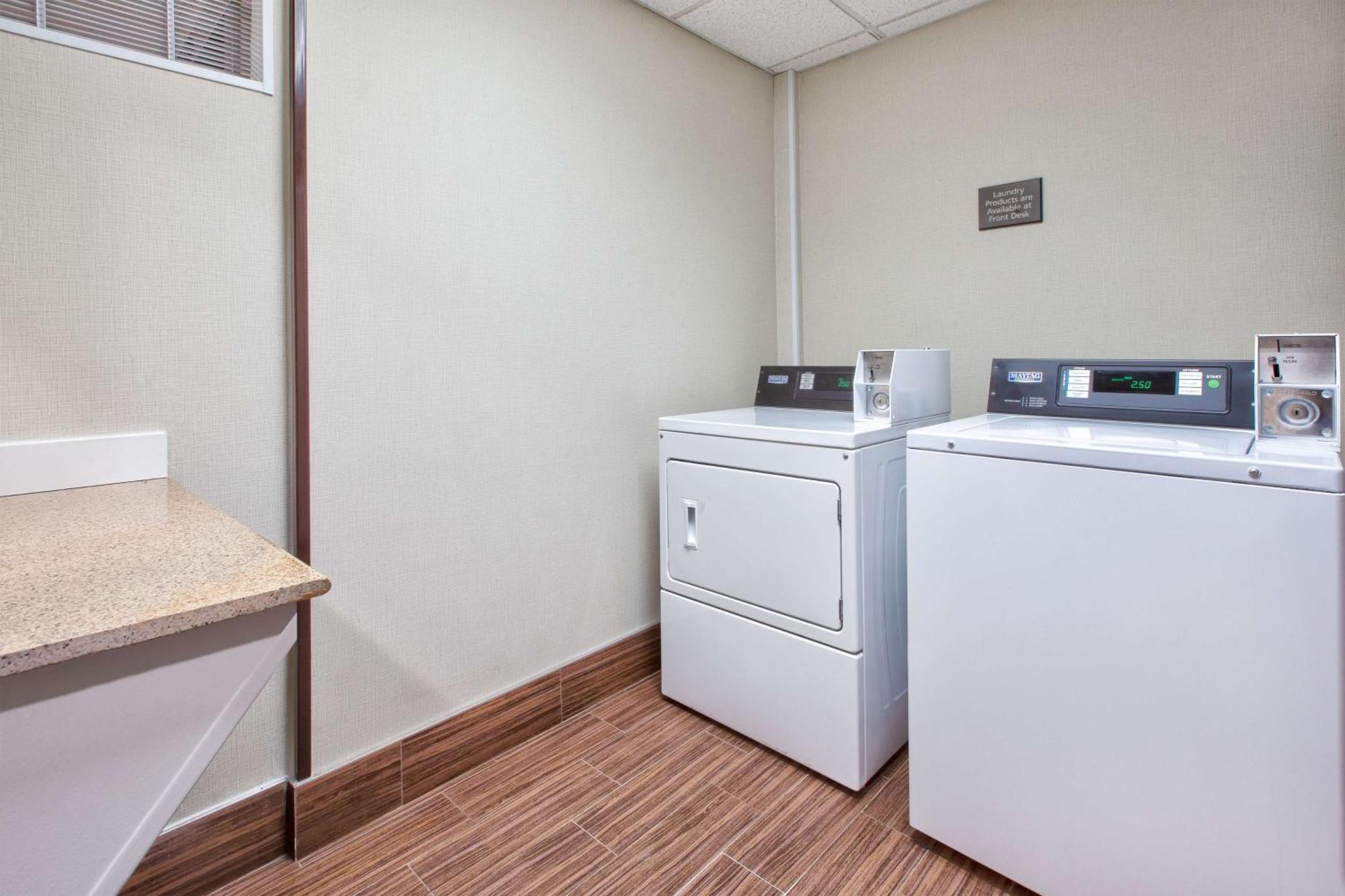 Hampton Inn Clarion Eksteriør bilde