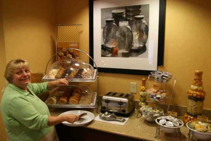 Hampton Inn Clarion Restaurant bilde